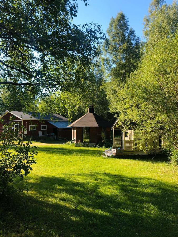 Pihlajamaeen Lomamoekit Vanhakyla Eksteriør billede